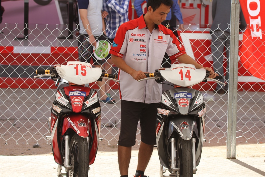 Chiếc xe được các nhân viên của Honda Racing Việt Nam chăm chút kỹ lưỡng