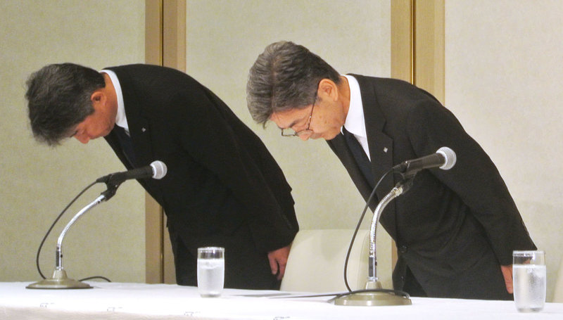 Lãnh đạo của Kobe Steel cúi đầu xin lỗi vì bê bối