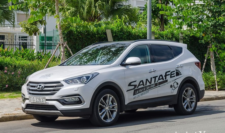 Hyundai SantaFe được Hyundai Thành Công giảm giá bán lên đến 230 triệu đồng, giúp giá xe chỉ còn từ 898 triệu đồng
