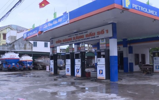 Cửa hàng kinh doanh xăng dầu của Công ty TNHH Thanh Ngũ tại Nghệ An, nơi vừa bị phát hiện bán hàng nghìn lít xăng bẩn ra thị trường.