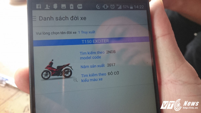 Khi anh Nguyễn Xuân Anh kiểm tra theo số khung, số máy trên website của hãng YAMAHA thì phát hiện chiếc xe anh mua có màu gốc là màu đỏ cờ chứ không phải màu đen