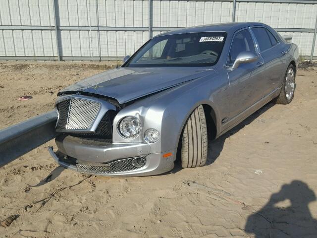 Bentley Mulsanne gặp tai nạn khó tin