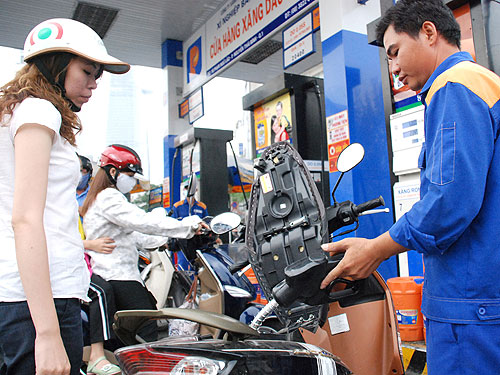 Giá xăng dầu đồng loạt tăng.