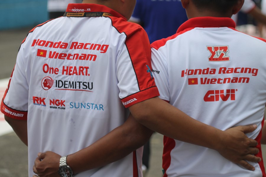 Yuzy Racing Team và Honda Việt Nam Racing đang như một gia đình