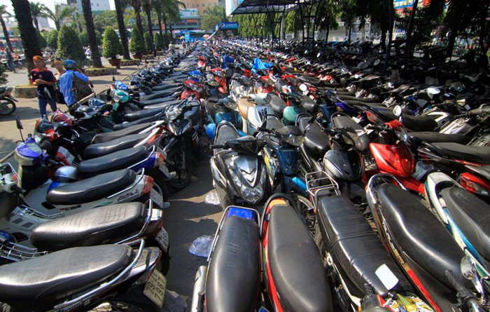 Hạ tầng giao thông yếu kém người dân thiệt hại nếu cấm xe máy