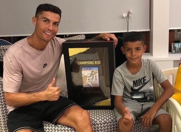 ronaldo, con trai ronaldo, CR7, Ronaldo juventus, Juventus