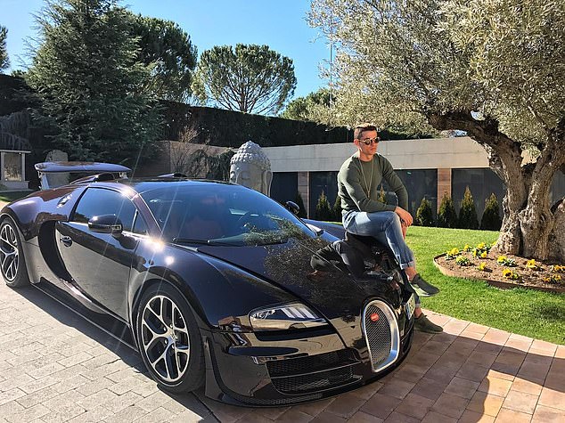 Ronaldo, CR7, Juventus, Ronaldo mua siêu xe, Bugatti Centodieci
