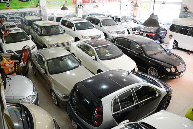 Đại lý xe ô tô vẫn giữ nguyên mức giá bình thường với xe cũ nhập khẩu.