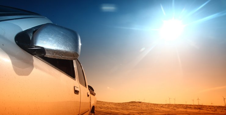 Đỗ xe dưới trời nóng khiến áp suất lốp xe tăng cao.