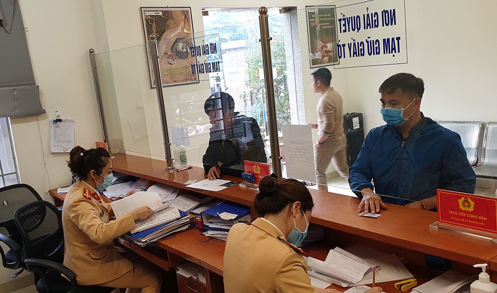 Người nộp phạt vi phạm giao thông