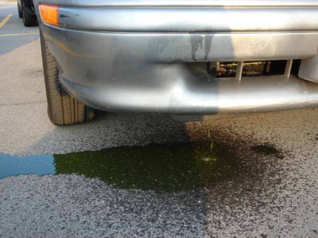 Trường hợp chất lỏng bên trong xe bị rò rỉ ra ngoài có thể gặp hậu quả nghiêm trọng nếu không được xử lý kịp thời