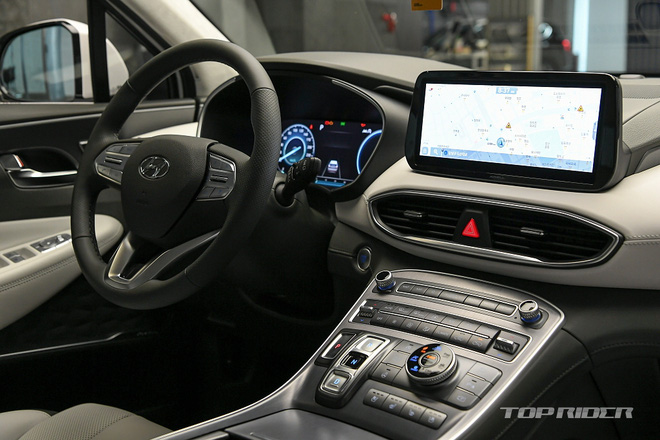 Hệ thống thông tin giải trí trên Hyundai Santafe 2021 nổi bật với màn hình cảm ứng 10.25 inch mới