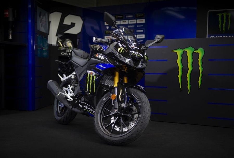 Yamaha R15 Monster