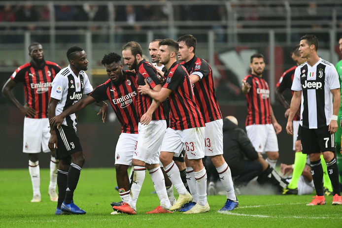 Kết quả AC Milan 0-2 Juventus: Ronaldo nổ súng, Higuain thất vọng tột cùng