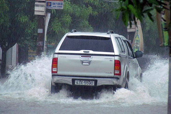 Chú ý lái xe an toàn trong mùa mưa bão