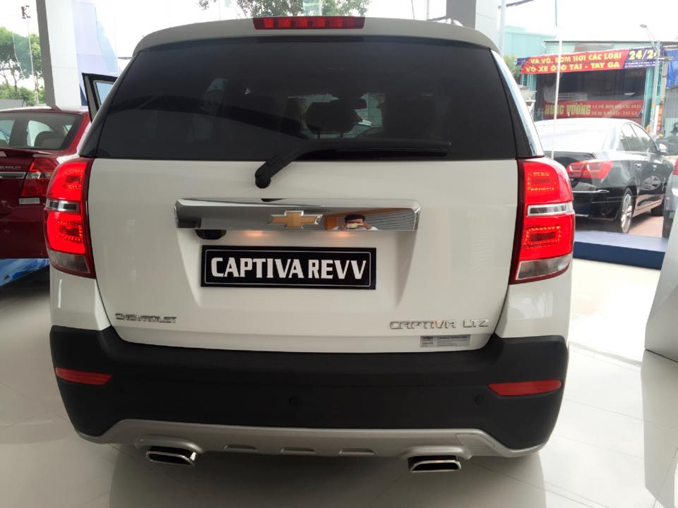 So sánh Chevrolet Captiva Revv và Fia Sorento
