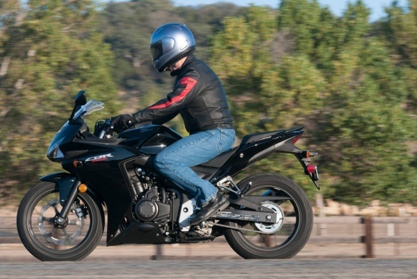 Vị trí ngồi lái xe moto đúng cách, kinh nghiệm lái xe moto