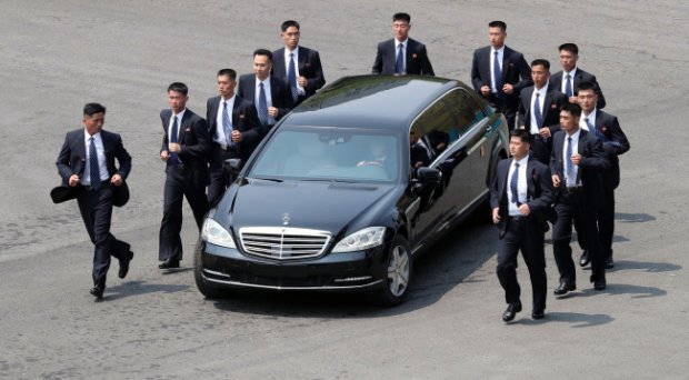 Chủ tịch Kim Jong-un đi thị sát bằng xe bình dân, Lada Priora