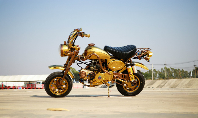 Xế khỉ Honda Monkey dát vàng siêu độc đáo