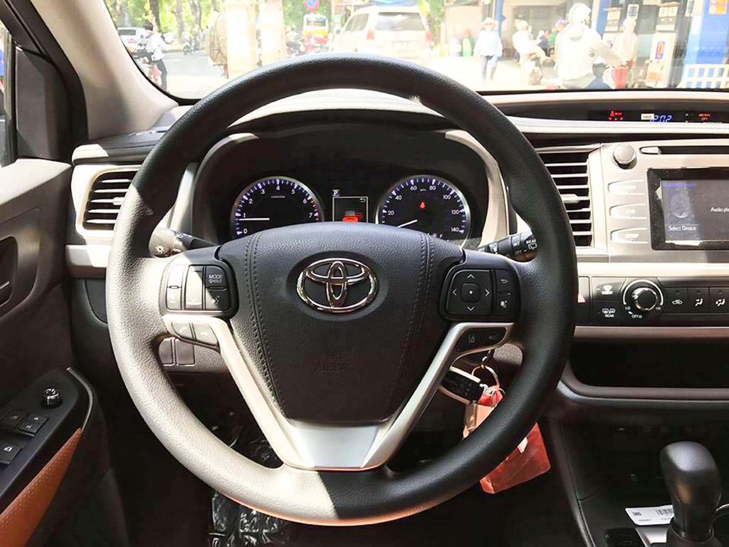 Toyota Highlander, Toyota Highlander LE, đánh giá xe Toyota Highlander, so sánh Ford Explorer