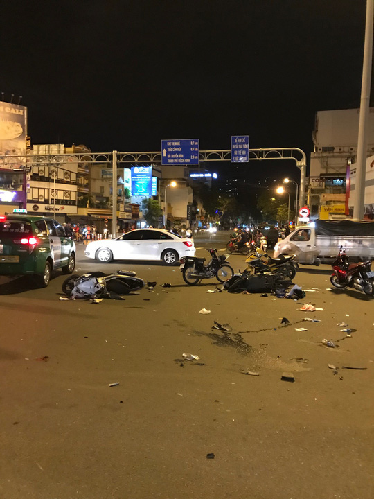 Tai nạn liên hoàn, ngã tư Hàng Xanh, nữ tài xế lái BMW gây tai nạn liên hoàn, nữ tài xế say xỉn