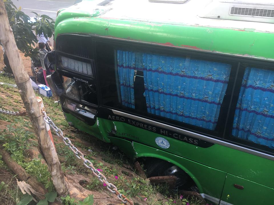 Xe khách đổ đèo mấtthắng tại BOT Di Linh, người cứu mạng 30 hành khách, tai nạn BOT Di Linh