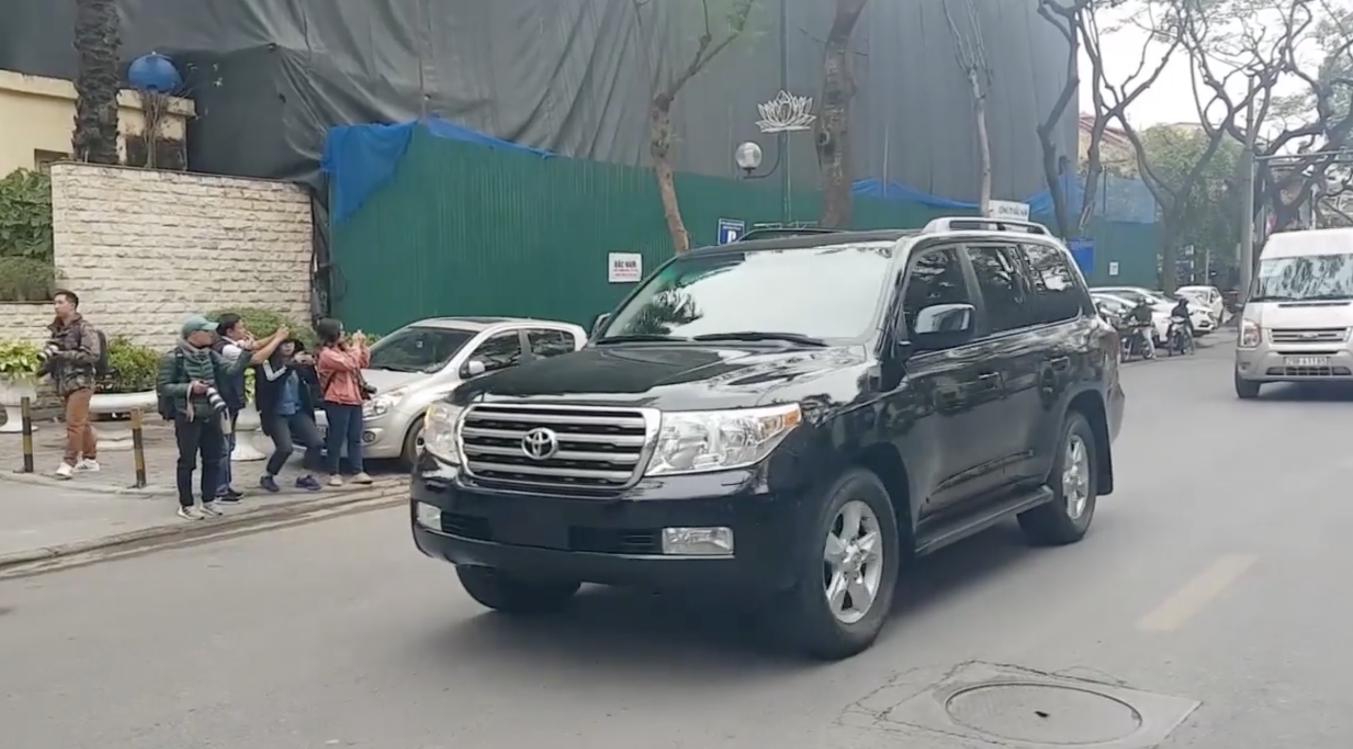 Kim Jong Un, xe của Kim Jong Un, xe Tổng Thống, xe sang, Toyota Land Cruiser, Land Cruiser V8