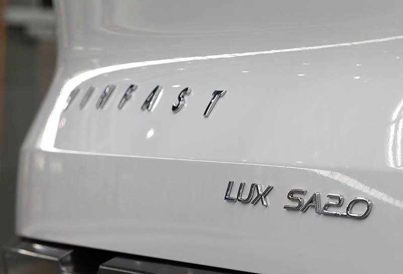 VinFast, xe VinFast lăn bánh, VinFast LUX SA2.0, xe VinFast