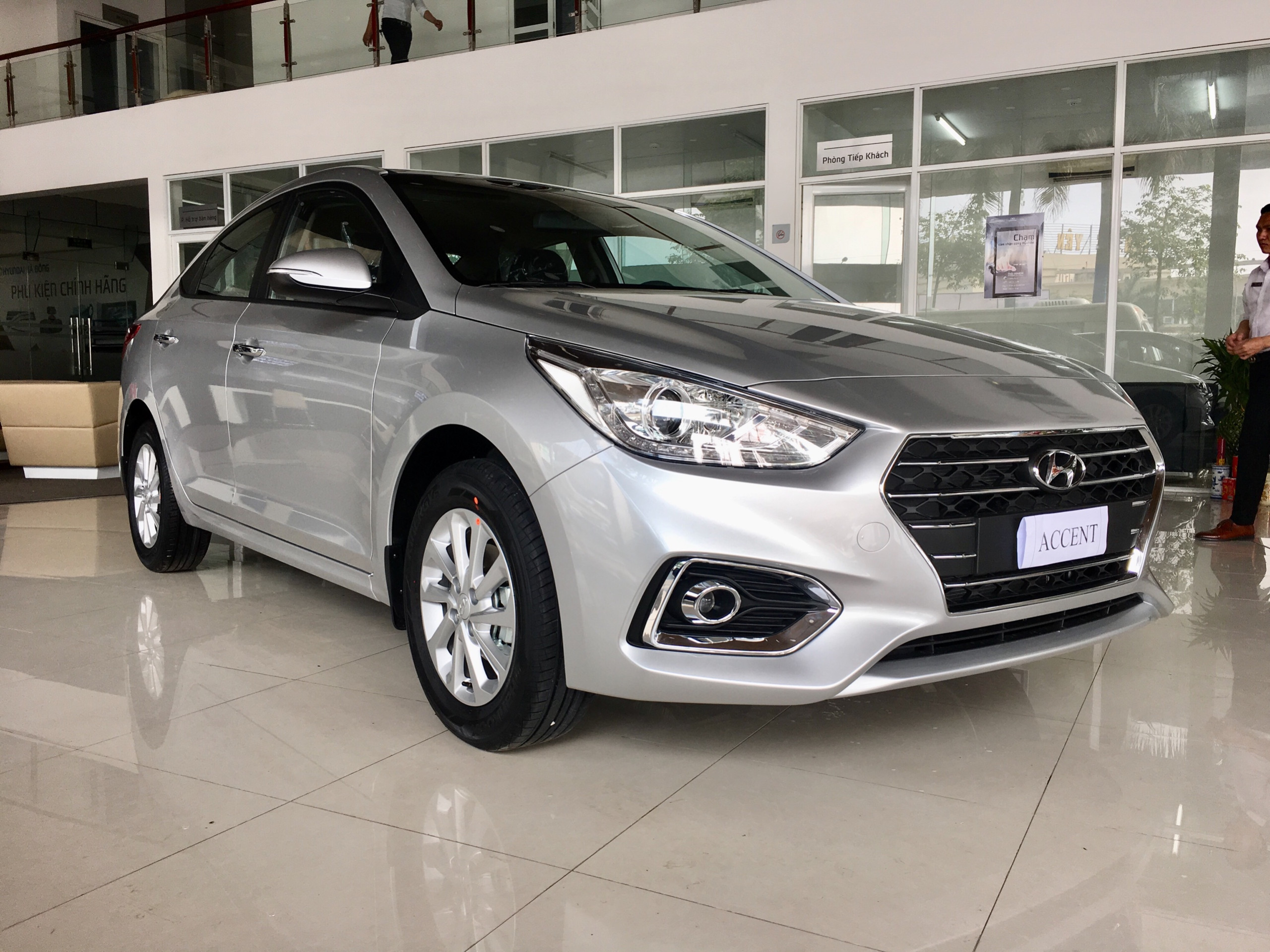 Giá lăn bánh Hyundai Accent giảm sau khi trừ 50% phí trước bạ