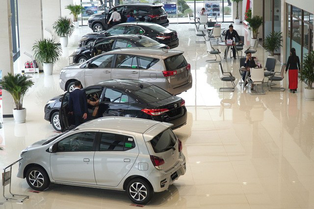 Khách hàng mua xe ô tô giảm giá cần lưu ý các thông tin xe quan trọng.