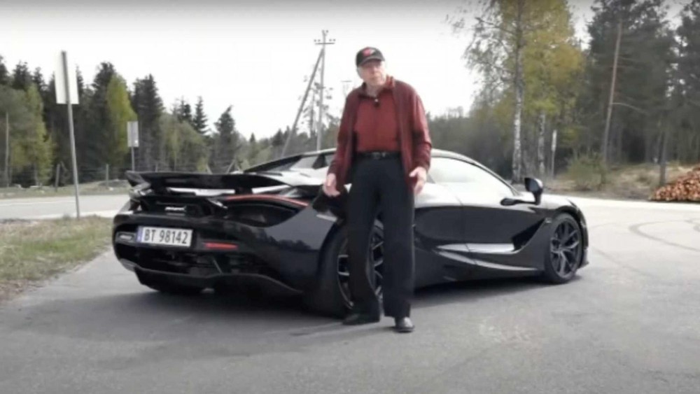 Cụ ông 78 tuổi thể hiện phong cách đẳng cấp của mình bên chiếc siêu xe McLaren 720S Spider