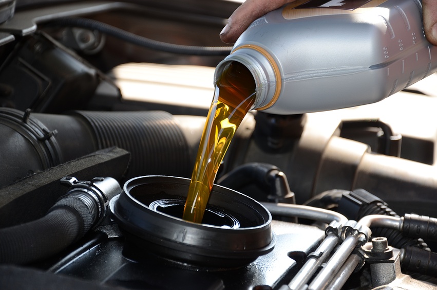 Chủ xe ô tô nên thay dầu và bảo dưỡng xe định kỳ theo khuyến cáo của nhà sản xuất