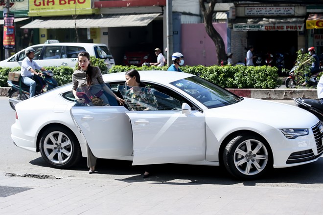 Chiếc Audi A7 màu trắng được Hồ Ngọc Hà sử dụng trong buổi giao lưu với người hâm mộ