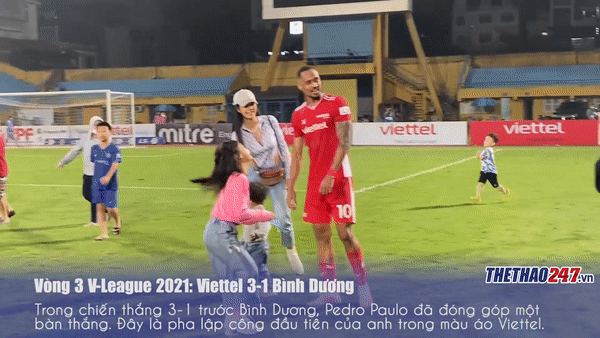 VIDEO: Vua phá lưới V-League hạnh phúc bên vợ con sau chiến thắng đầu tiên