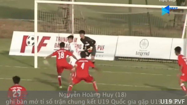VIDEO: Màn trình diễn ấn tượng của 20 sao trẻ PVF vừa được 'trình làng'