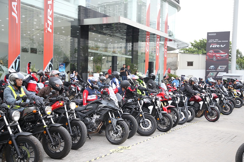 Gần 200 khách hàng tham dự ngày hội trải nghiệm xe mô tô với dung tích động  cơ lớn do Honda tổ chức