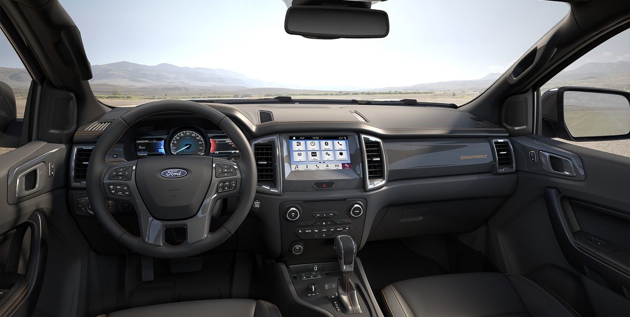 Vô lăng và bảng táp-lô xe Ford Ranger 2020