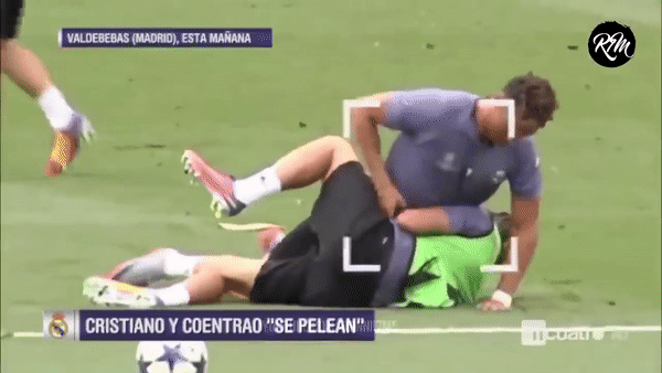 VIDEO: Ronaldo bị đồng đội hạ gục trong một nốt nhạc