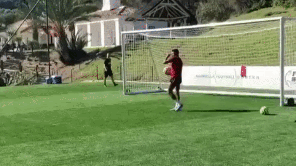 VIDEO: Lingard tái hiện siêu kỹ thuật lừng danh của Ronaldinho