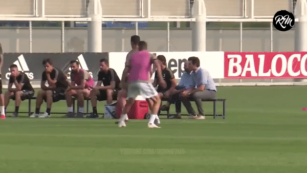 VIDEO: Ronaldo đi bóng như thời ở MU khiến đồng đội tại Juventus không kịp thở