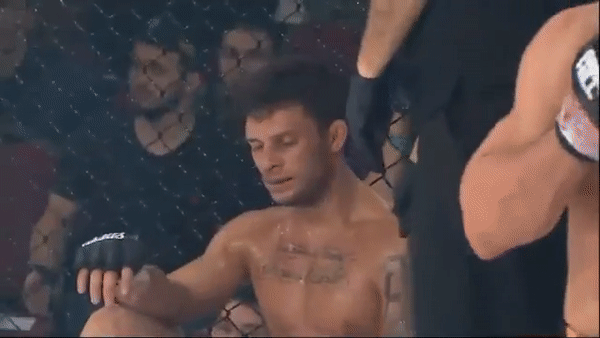 VIDEO: 'Vua lì đòn' của MMA, gãy tay vẫn chiến thêm 3 hiệp