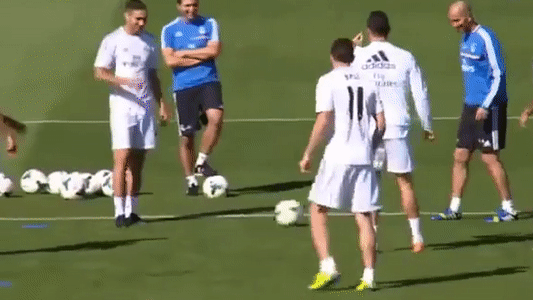 Ronaldo bị Gareth Bale biến thành trò cười với pha bóng siêu tinh tế