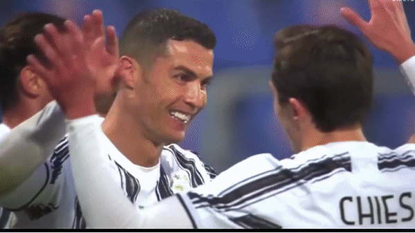 VIDEO: Ronaldo đảo chân, dứt điểm trái phá như thời đỉnh cao ở tuổi 36