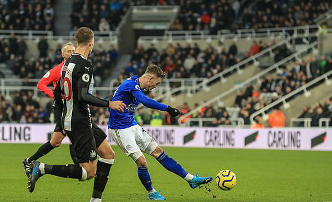 newcastle vs leicester, ngoại hạng anh, newcastle, leicester, newcastle chơi với 10 người
