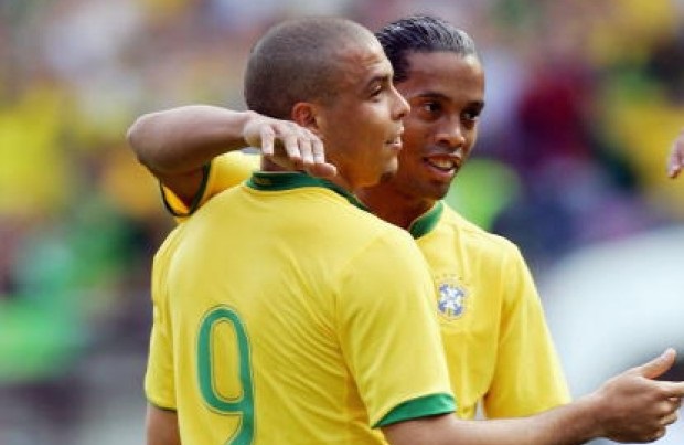 Ronaldo, Ronaldinho, ronaldinho bị bắt