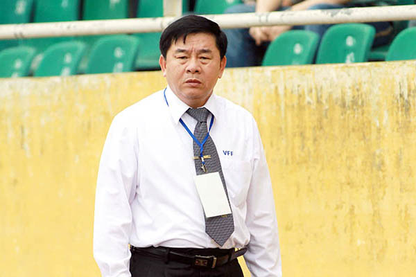 Nguyễn Văn Mùi, ông Mùi, trọng tài Việt Nam, trọng tài V-League, V-League 2017, Dương Mạnh Hùng