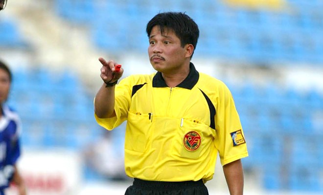 Nguyễn Văn Mùi, ông Mùi, trọng tài Việt Nam, trọng tài V-League, V-League 2017, Dương Mạnh Hùng