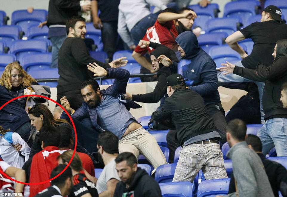 Bạo loạn, ẩu đả, Lyon – Besiktas , Europa League, MU, tin tức MU, tin tức Europa League