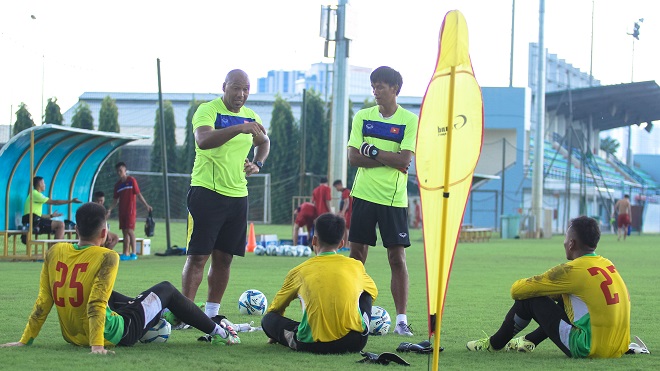 Arsenal, Brown, U19 Việt Nam, HLV Hoàng Anh Tuấn